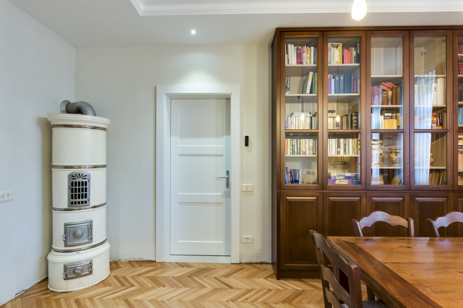 Interior architecture and finishes